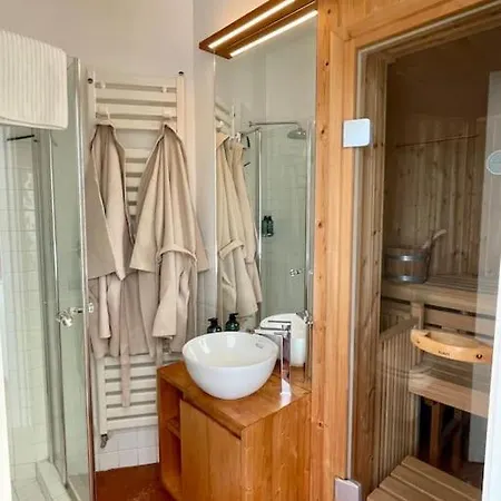 La Legnania - With Sauna Carate Urio